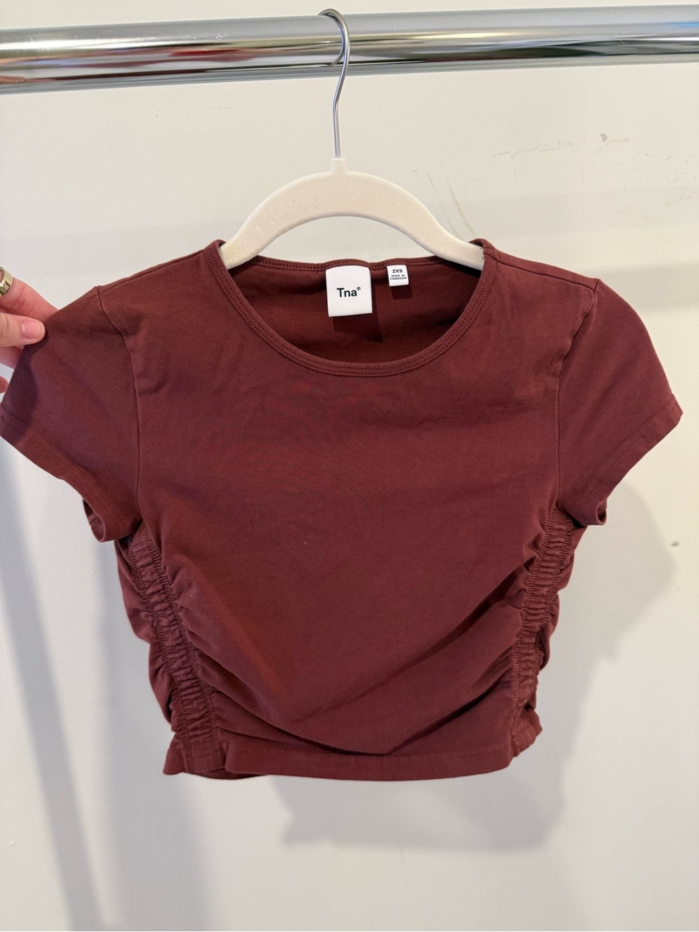 Aritzia TNA Short Sleeve Cropped Tee in Burgundy
